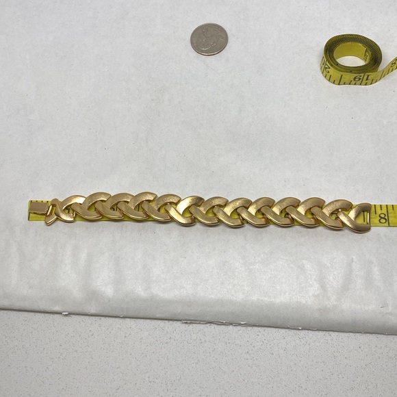 Vintage Krementz brushed gold plated link bracelet - Picture 11 of 12